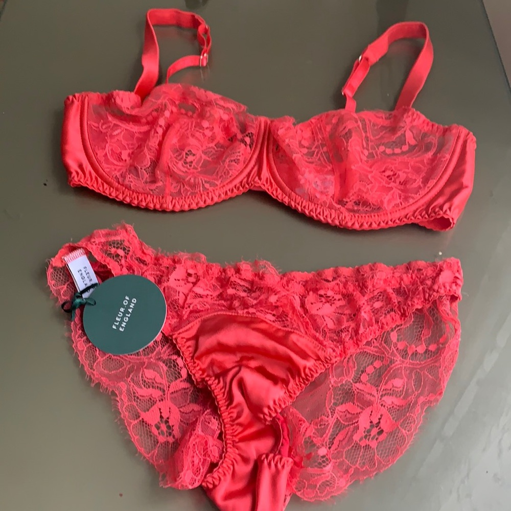 Fleur of England Bra and panty set in coral color